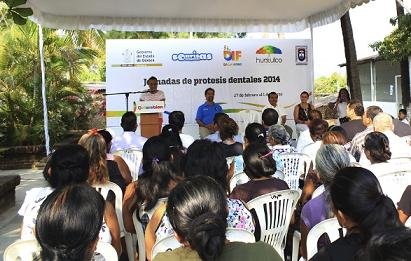 INAUGURAN JORNADAS DE PRÓTESIS DENTALES 2014 EN HUATULCO