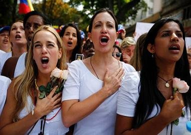 Miles de mujeres venezolanas marchan para exigir que cese la violencia