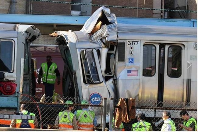 Más de 30 lesionados al descarrilar un tren en el aeropuerto de Chicago