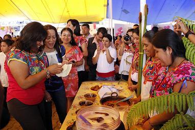 Feria de Atención Integral a la Mujer lleva servicios e información a la Costa