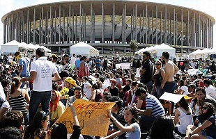 siguen los bloqueos y huelgas en Brasil