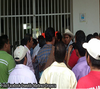 Agentes municipal toman el palacio de tuxtepec