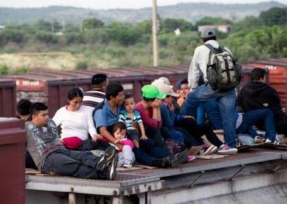 Ponen a migrantes en manos del crimen organizado