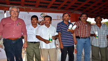 SE APOYA AL CAMPO, CON LA ENTREGA DE FERTILIZANTES