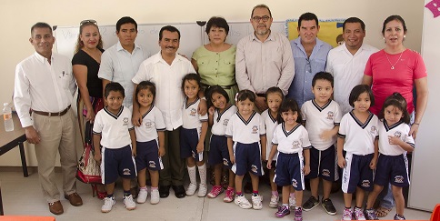 Recibe Municipio de Santa María Huatulco 8 aulas didácticas.