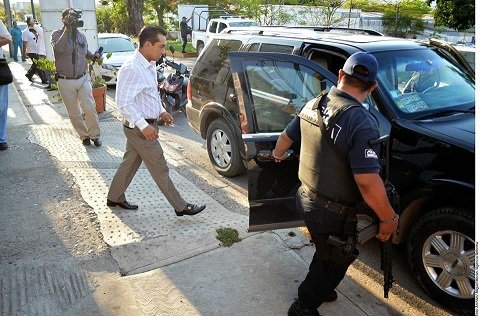 Declaran prófugo a Alcalde de Iguala tras asesinato de normalistas