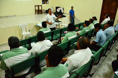 Turismo y Desarrollo Económico de Huatulco promueven certificación de taxistas