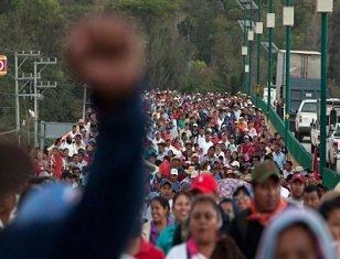 Bloqueo en Autopista del Sol exhibe fractura de la CETEG