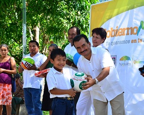 Gobierno Móvil visita escuelas en San José Cuajinicuil