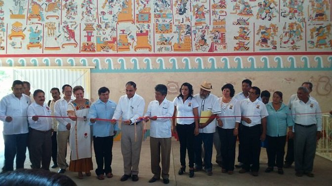 Inauguran mural en la Villa de Tututepec