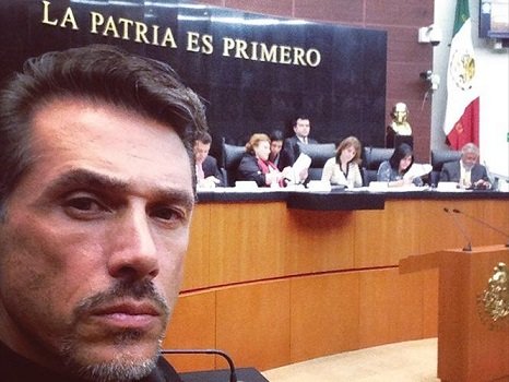 Renapo veta al actor Sergio Mayer en un acto del gobierno