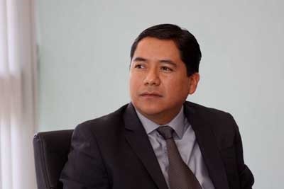 Acusan al rector Eduardo Helmes de prohijar acoso sexual en la UABJO