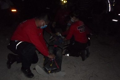 Apunto de perder la vida tras caerle un tractor en Juchitán