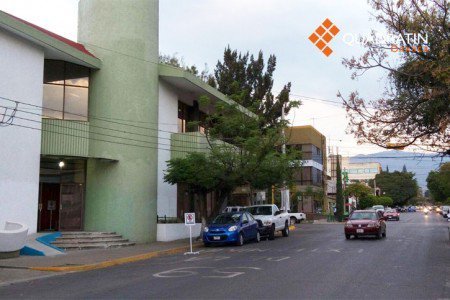 Libera Sección 22 oficinas federales en Oaxaca