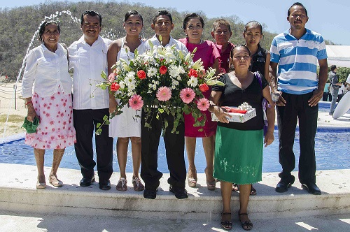Más de 100 parejas se unen en matrimonio en las Bodas Colectivas Huatulco 2015