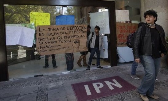 Sin diálogo, sigue 'toma' de dirección del IPN