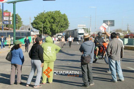 Bloquean colonos de Pueblo Nuevo por falta de servicio de agua potable