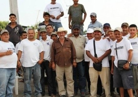 Hipólito Mora negocia candidatura con Movimiento Ciudadano