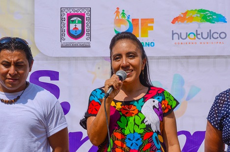 Todo un éxito el Taller de Pintura en el Parque Central de La Crucecita