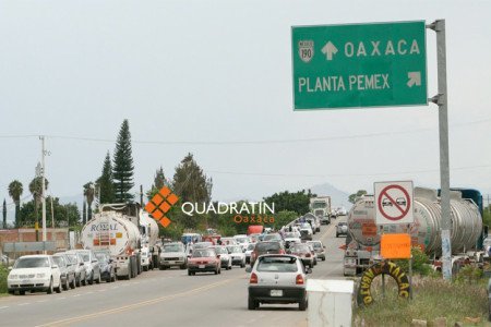Mantiene Sección 22 tomas en INE, Pemex y comercios de Oaxaca