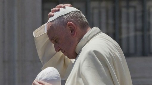 Papa Francisco autoriza juzgar a obispos por encubrir a curas pedófilos