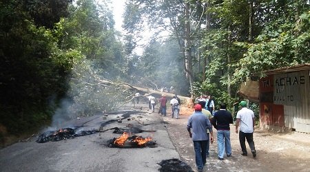 Profesores de Huautla desafiaron al Ejército