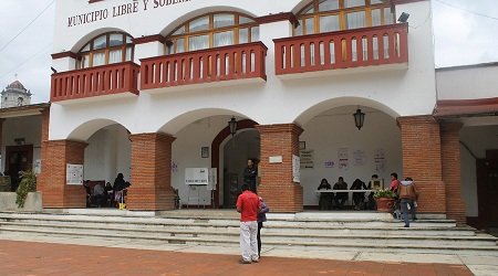 Registran poca afluencia de votantes en la sierra Norte