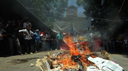 15 profes en la mira de juez