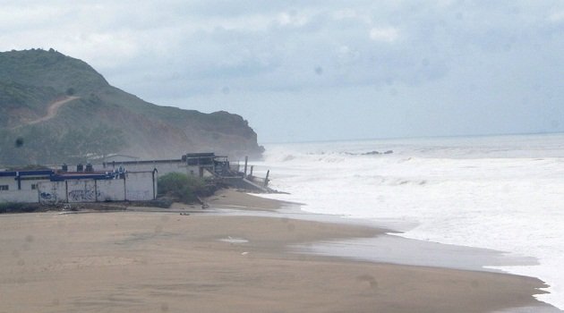 Alertan a bañistas por mar de fondo en playas del Istmo