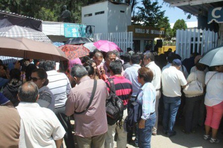 Inicia Sección 22 toma de oficinas regionales del IEEPO