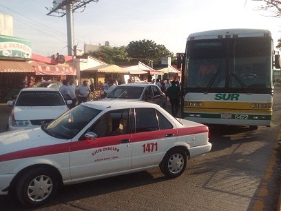 bloquearon el paso a un autobús de la linea SUR