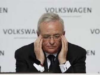 El escándalo de las emisiones acaba con el presidente de Volkswagen