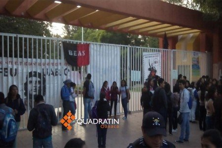 Toma de CU deja sin clases a unos 20 mil estudiantes universitarios