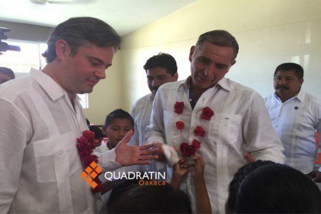Anuncia Aurelio Nuño 2 mil mdp para escuelas en Oaxaca