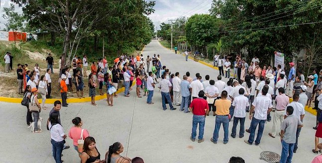 Entrega Gobierno de Huatulco obras de pavimentación, agua potable