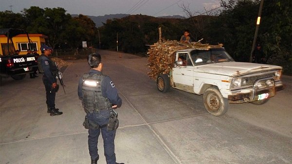 Intentan asaltar a pasajeros en Putla