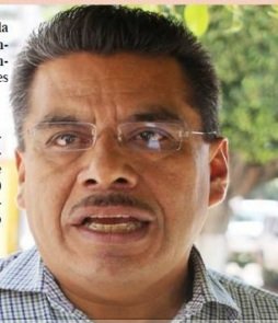 denuncian a oscar valencia