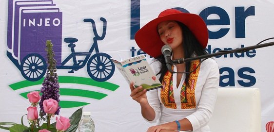 Con el apoyo de la actriz Maya Zapata, se fomenta el hábito de la lectura en Huatulco