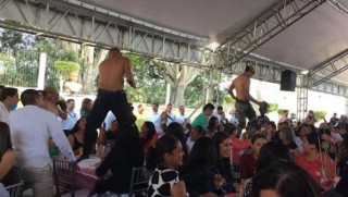 La Policía Veracruz presume equidad de género, pero celebra Día de la Mujer con strippers