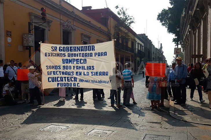 Bloquean defraudados calles del centro de Oaxaca; piden sus pagos2