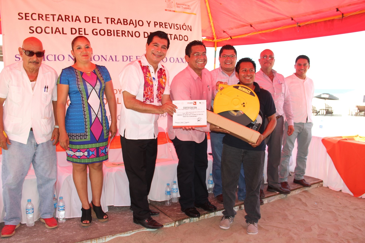 SE ENTREGARON APOYOS GESTIONADOS EN AUDIENCIA PÚBLICA DEL GOBERNADOR DE OAXACA