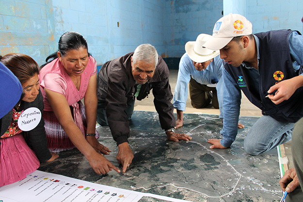 Las comunidades de Guatemala confeccionan mapas para evitar los desastres