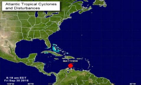 Matthew se fortalece a huracán categoría 2 cerca de costas de Quintana Roo
