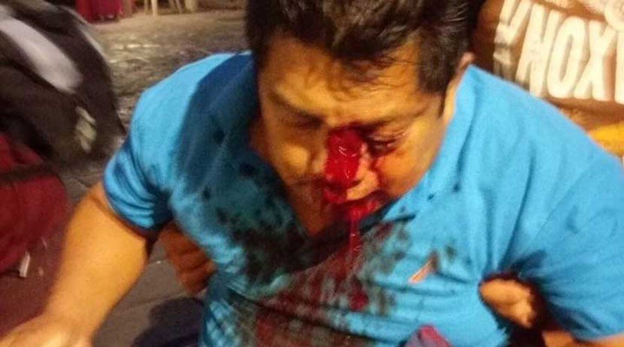 se-enfrentan-maestros-y-policias-en-el-zocalo
