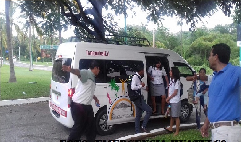 Protestan taxista de Huatulco contra Urvan rápido de Pochutla