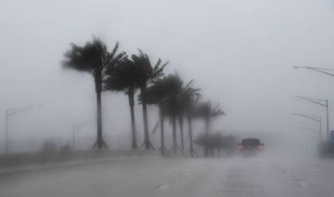 Matthew cobra su primera víctima mortal en EU mientras azota costa de Florida