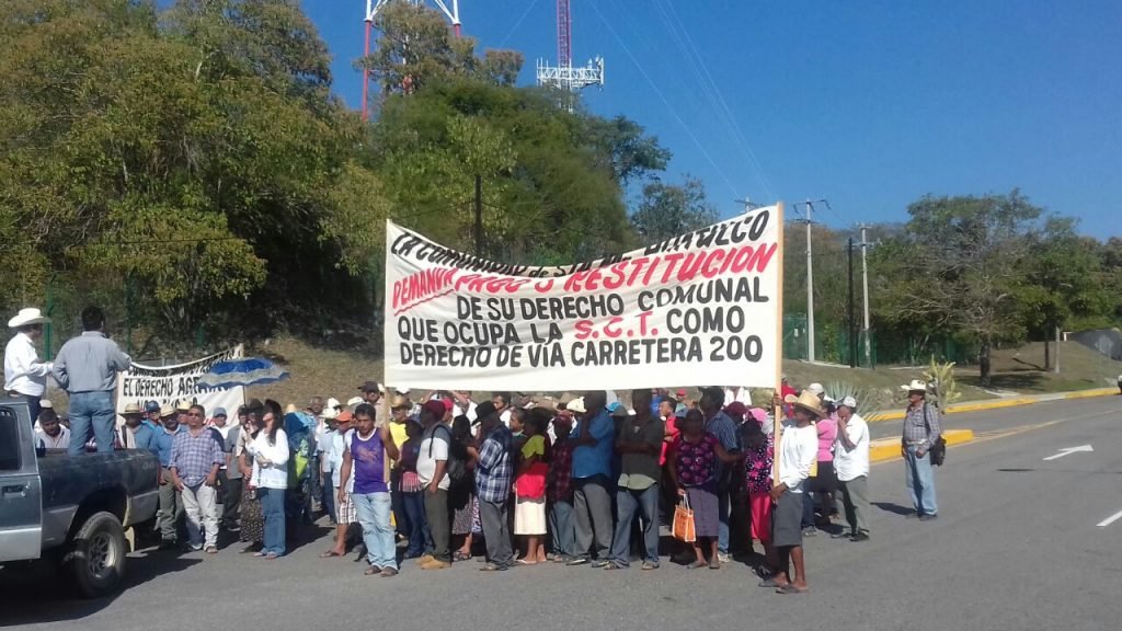 comuneros-de-huatulco-protestan-con-la-sct
