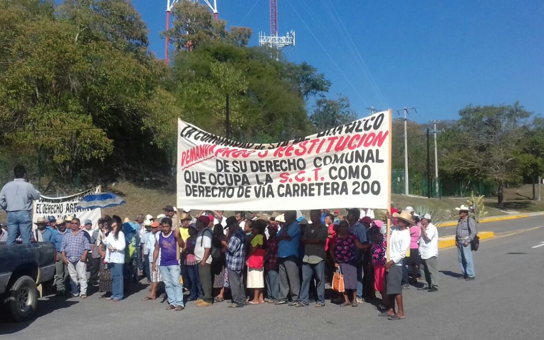 Comuneros de Huatulco protestan con la SCT