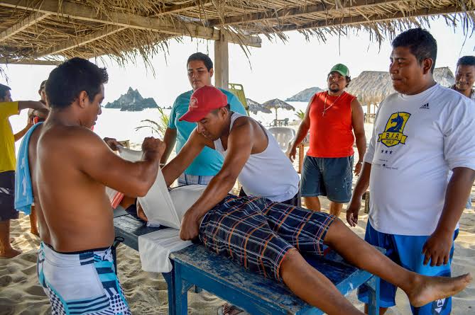 Gobierno de Huatulco capacita a prestadores de servicios turísticos de Bahía San Agustín