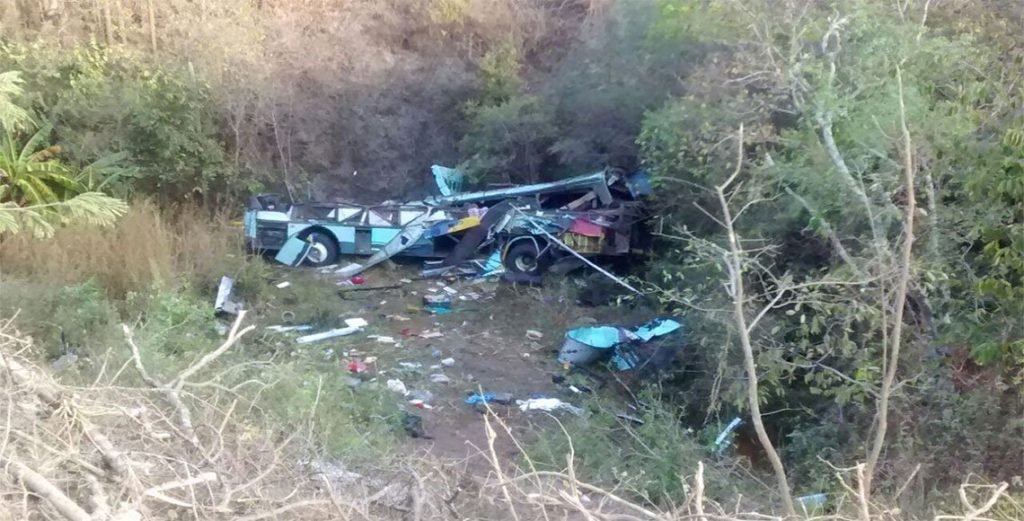 identifican-a-dos-de-las-victimas-de-la-volcadura-de-autobus